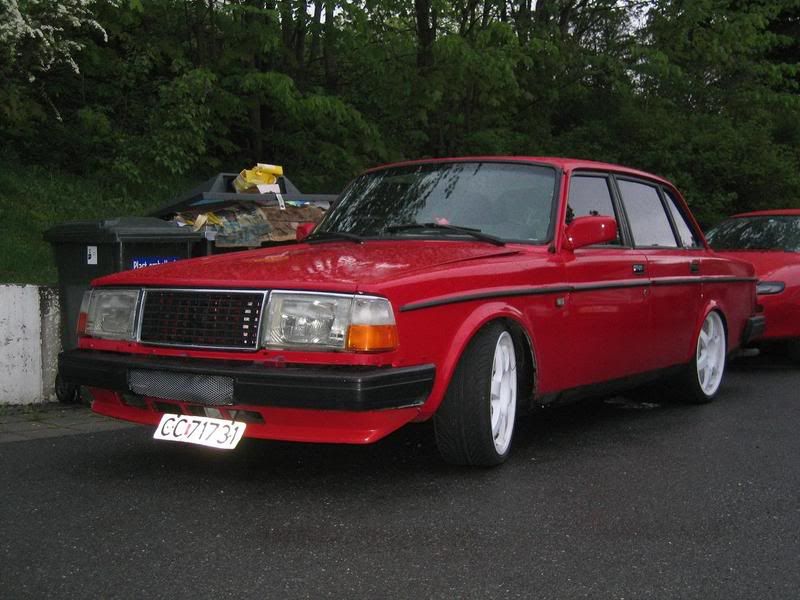 volvocarzy001.jpg