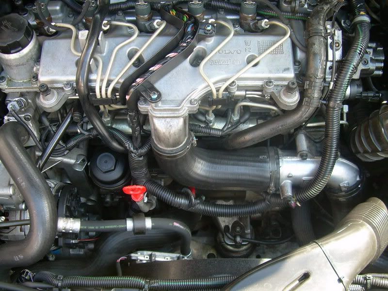 Anyone got a how to on removing the EGR Valve from D5 XC90? Volvo