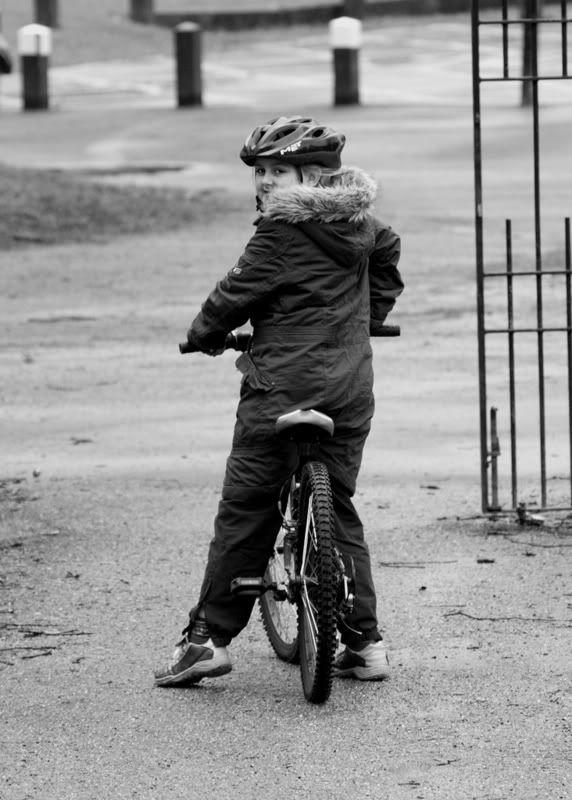 IMAGE: http://i97.photobucket.com/albums/l208/philbyuk/family/joweb.jpg