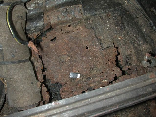 05Nov06-BatteryTrayHoles.jpg