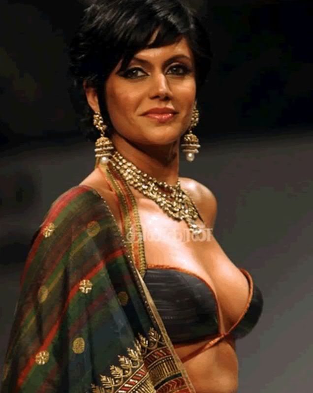 Mandira Bedi Sexy Pics at Kolkata Fashion Week-II Satya Paul Collection