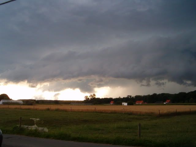 003-4.jpg begin van een onweer in de verte op 21/07/2009 picture by louisa_016
