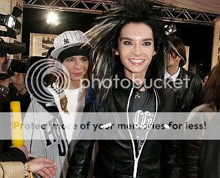 http://i97.photobucket.com/albums/l211/bula210/tokiohotelsvezhak/faa63e90df6d.jpg